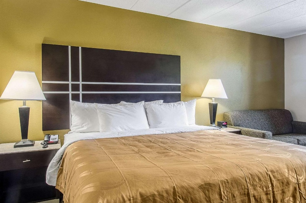 La Casa Inn & Suites-Middleboro